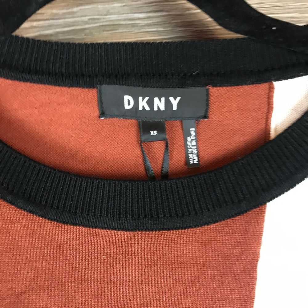 DKNY Crewneck Pullover NWT - Picture 3 of 8